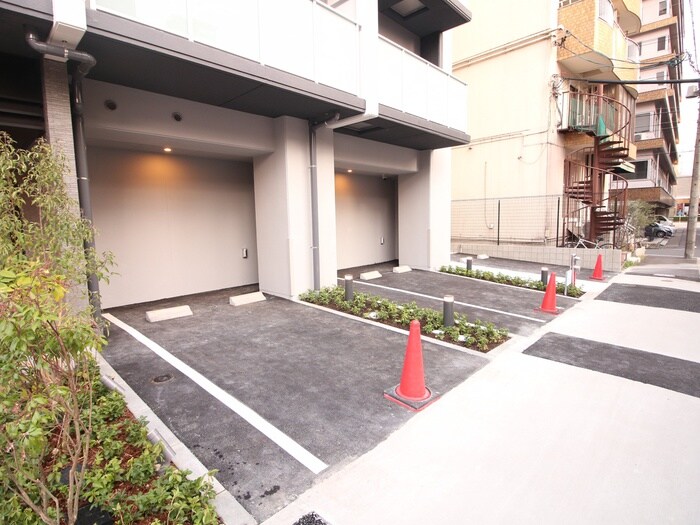 物件外観写真4　(駐車場)