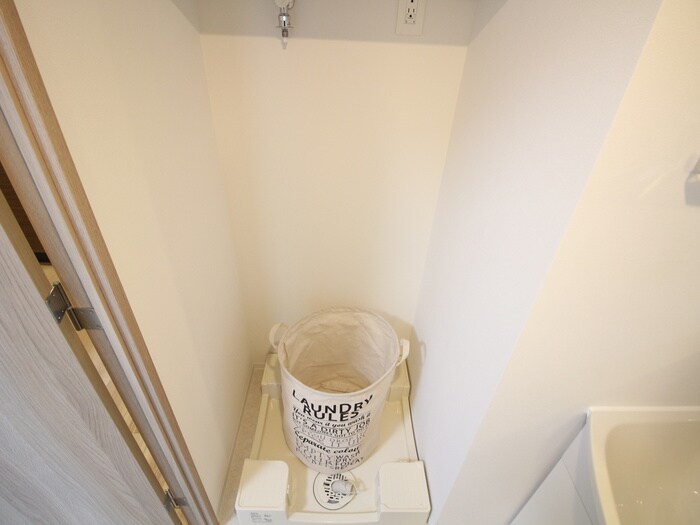 物件内観写真15　(洗濯機置場)