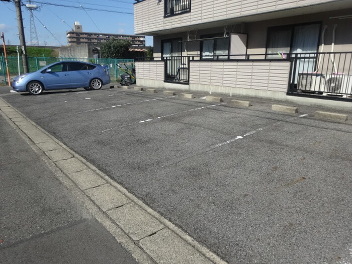 物件外観写真5　(駐車場)