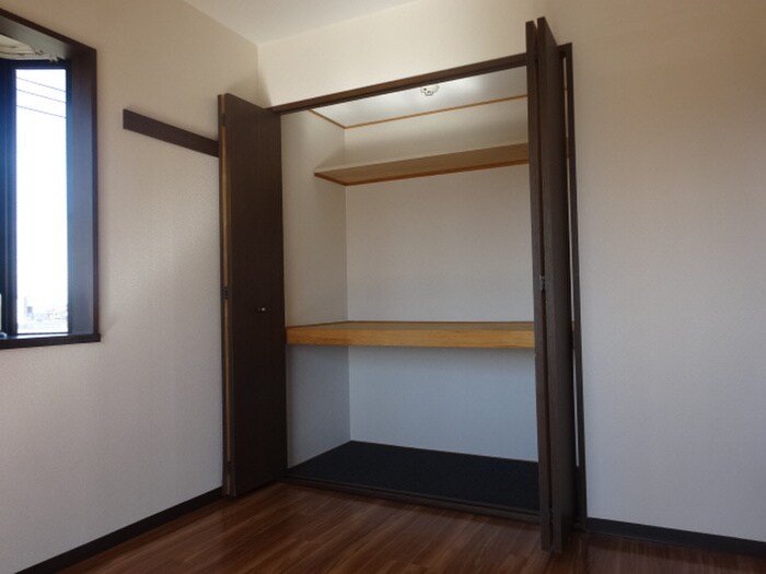 物件内観写真12　(収納)