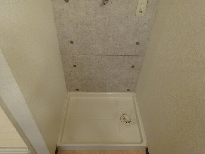 物件内観写真16　(洗濯機置場)