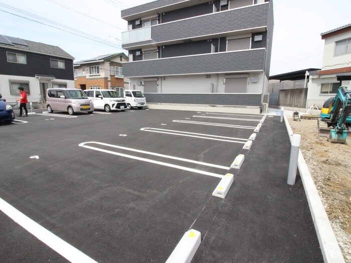 物件外観写真6　(駐車場)