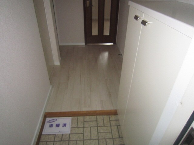 物件内観写真11　(玄関)