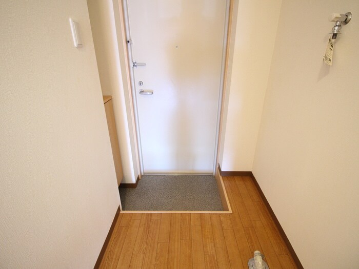 物件内観写真7　(玄関)