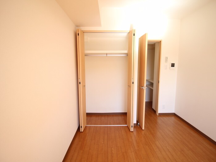 物件内観写真12　(収納)