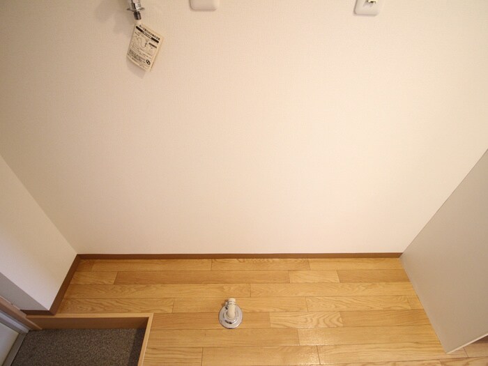 物件内観写真16　(洗濯機置場)