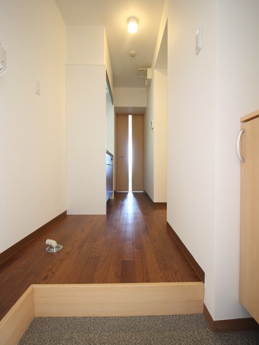 物件内観写真16　(玄関)