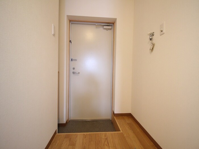 物件内観写真18　(玄関)