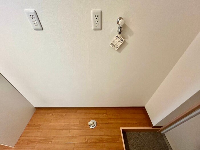 物件内観写真18　(洗濯機置場)