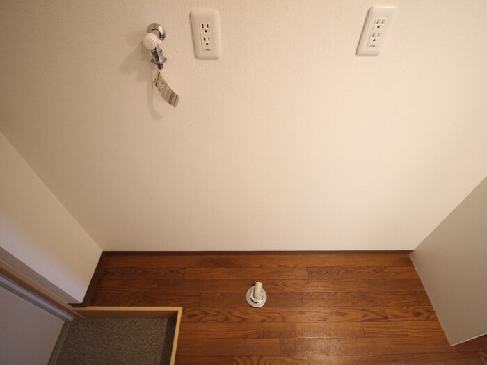 物件内観写真18　(洗濯機置場)