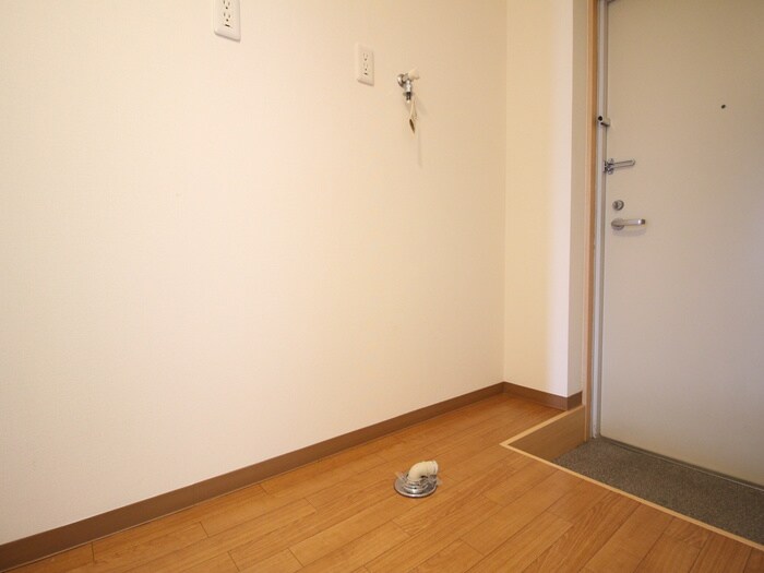 物件内観写真18　(洗濯機置場)