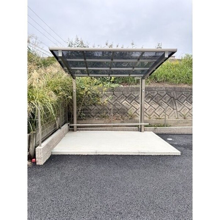 物件外観写真3　(駐輪場)