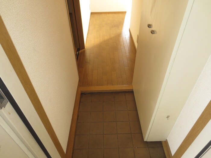 物件内観写真7　(玄関)