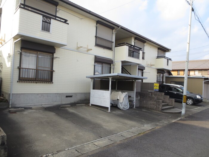 物件外観写真3　(駐車場)