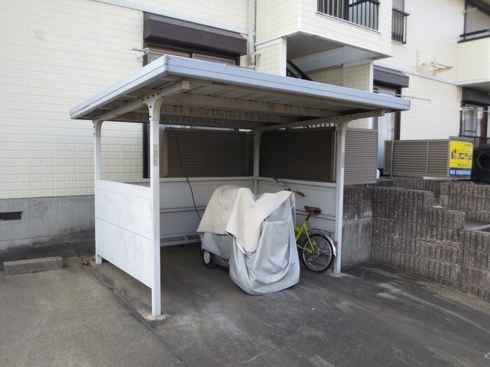 物件外観写真4　(駐輪場)