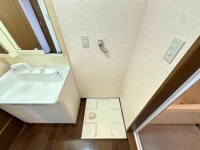 物件内観写真17　(洗濯機置場)