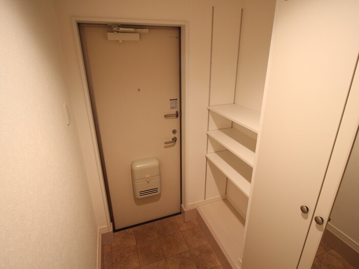 物件内観写真7　(玄関)