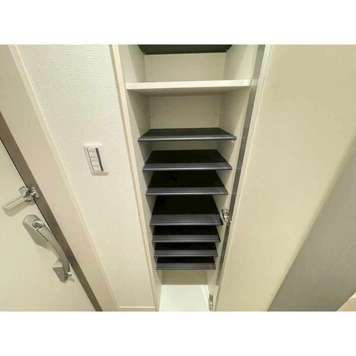 物件内観写真8　(靴箱)