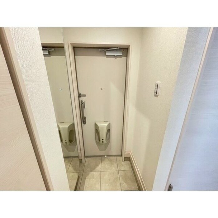 物件内観写真9　(玄関)