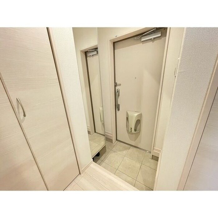 物件内観写真11　(玄関)