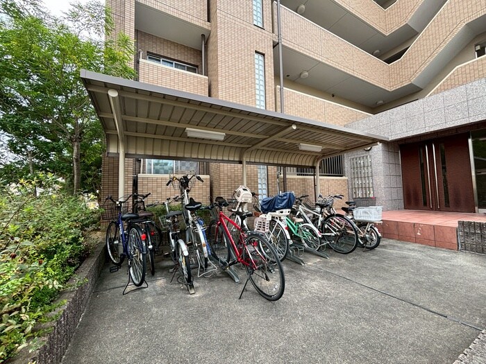 物件外観写真4　(駐輪場)