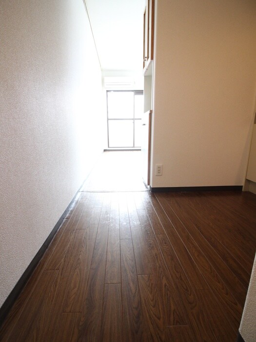 物件内観写真18　(廊下)