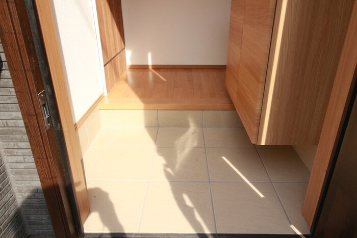 物件内観写真7　(玄関)