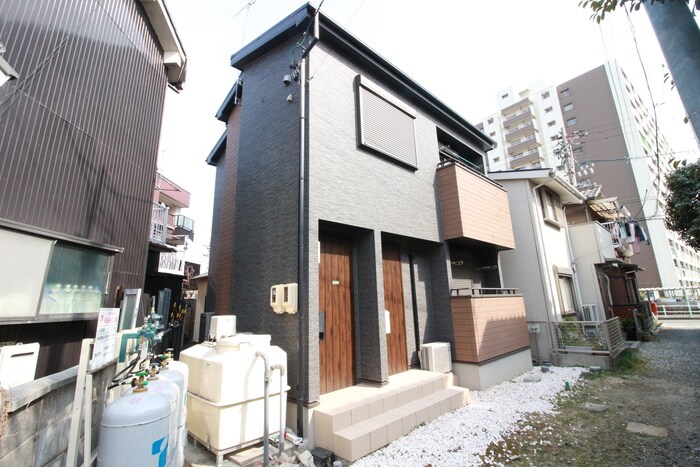 物件外観写真4　(エントランス部分)