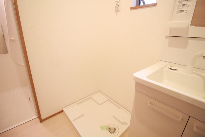 物件内観写真17　(洗濯機置場)