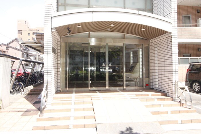 物件外観写真4　(エントランス部分)