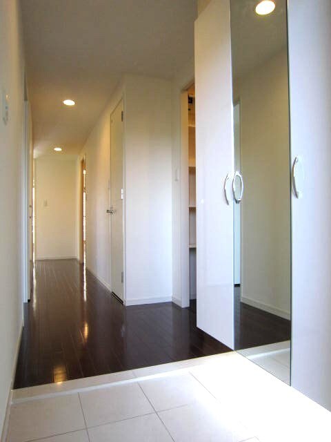 物件内観写真16　(玄関)