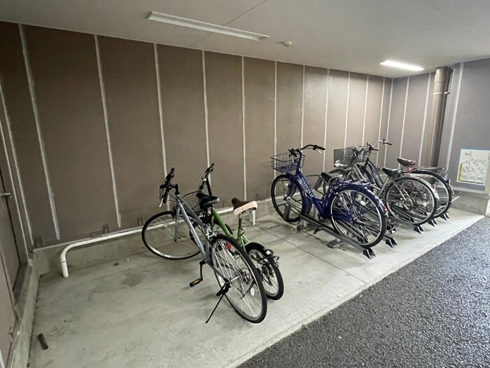 物件外観写真5　(駐輪場)