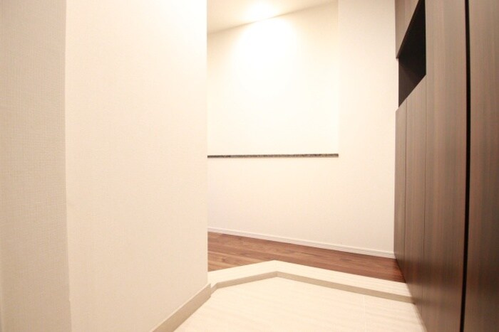 物件内観写真13　(玄関)