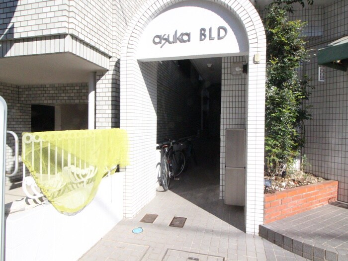 物件外観写真2　(エントランス部分)