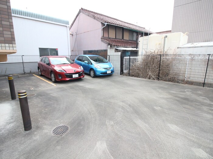 物件外観写真6　(駐車場)