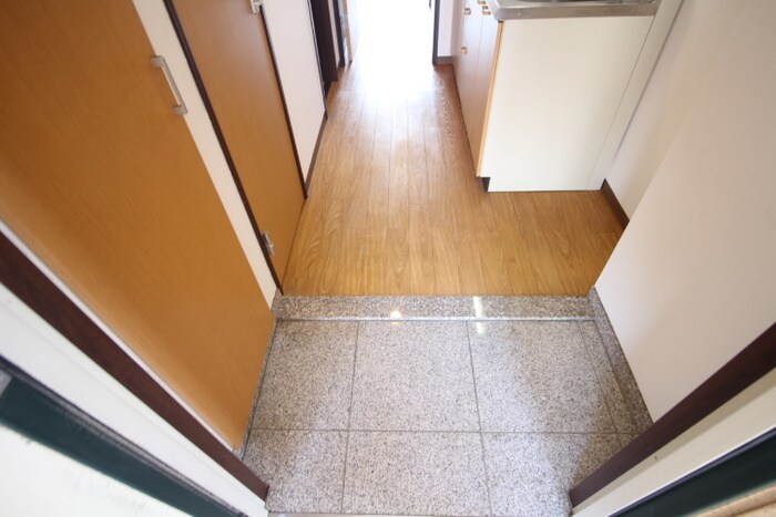 物件内観写真16　(玄関)