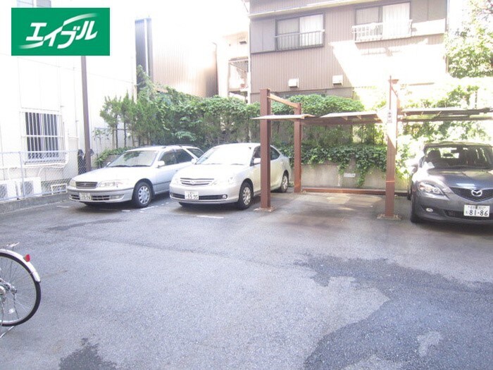 物件外観写真3　(駐車場)