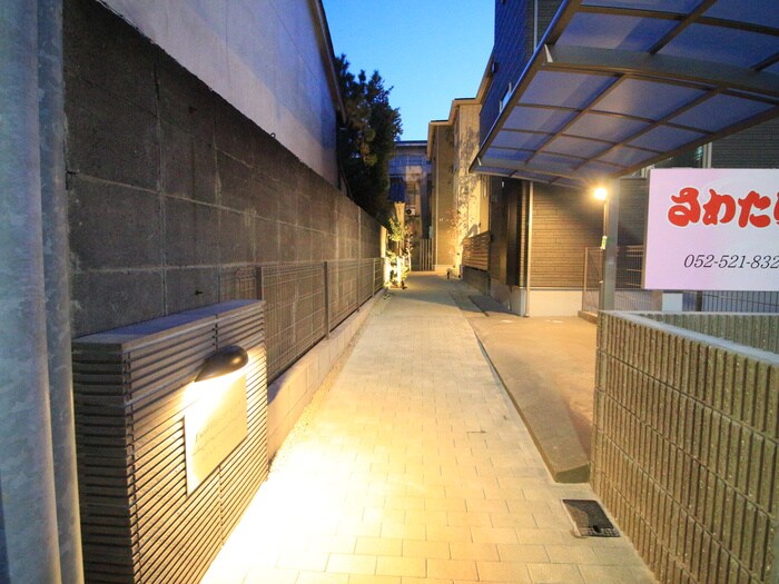 エクセル・フラッツ浅間のエントランス部分