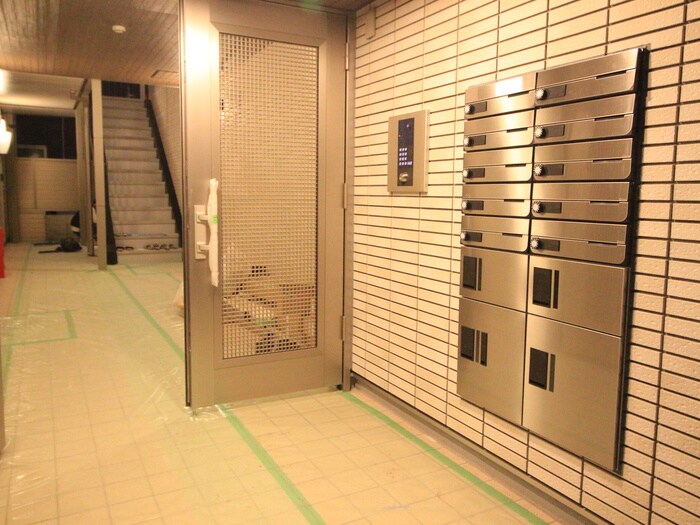 エクセル・フラッツ浅間のエントランス部分