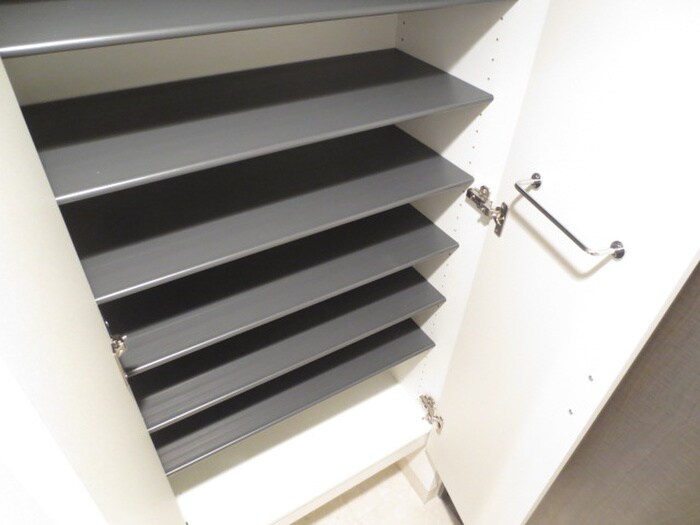 物件内観写真7　(室内からの展望)