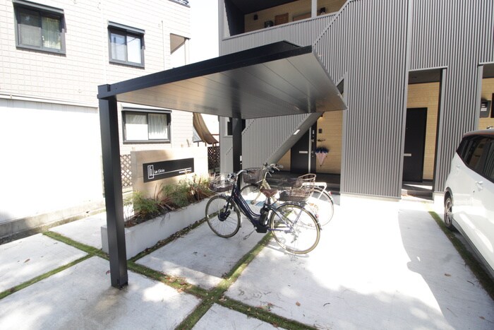 物件外観写真4　(駐輪場)