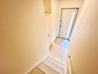 物件内観写真8　(玄関)