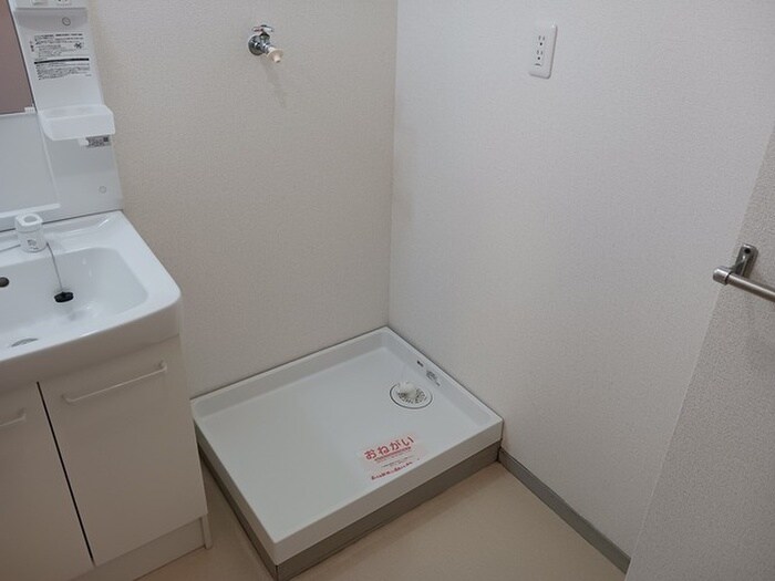 物件内観写真9　(洗濯機置場)