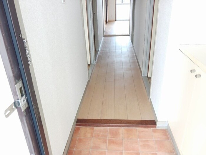 物件内観写真11　(玄関)