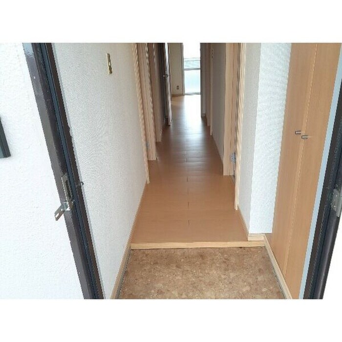 物件内観写真13　(玄関)