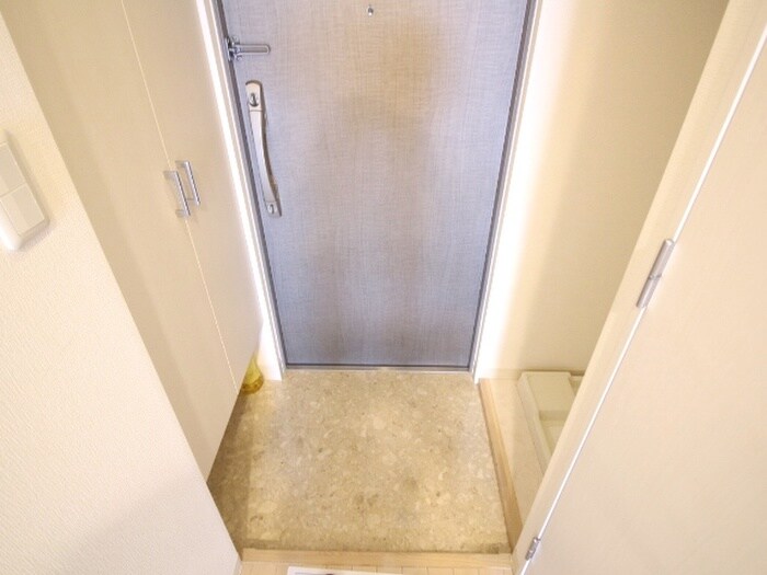 物件内観写真7　(玄関)