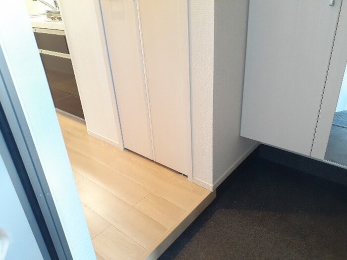 物件内観写真14　(玄関)