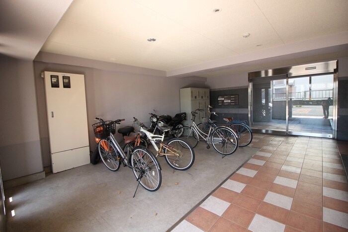 物件外観写真2　(駐輪場)