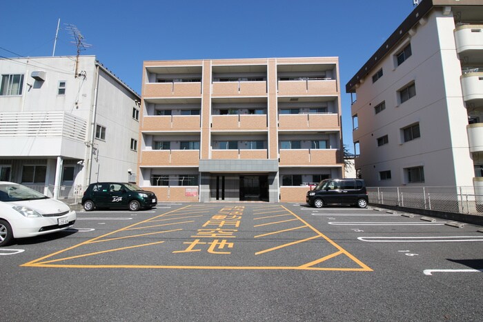 物件外観写真4　(駐車場)