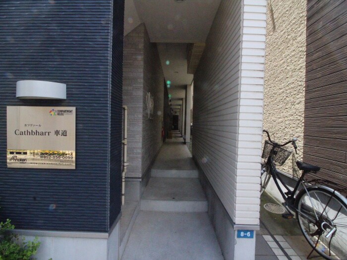 物件外観写真3　(エントランス部分)